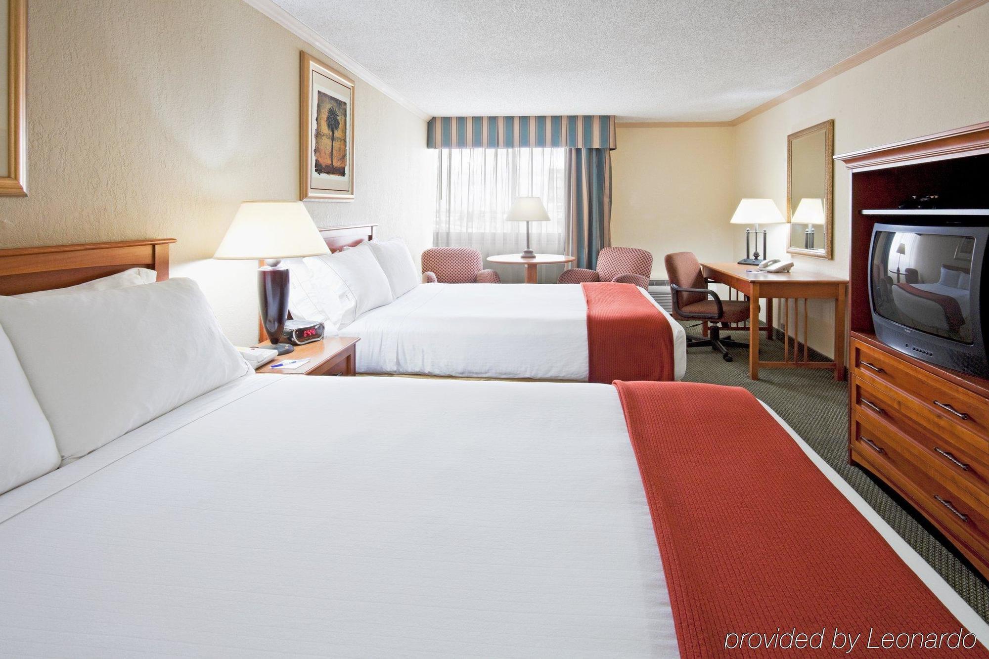 Holiday Inn Express Hotel & Suites Miami - Hialeah By Ihg Exterior foto